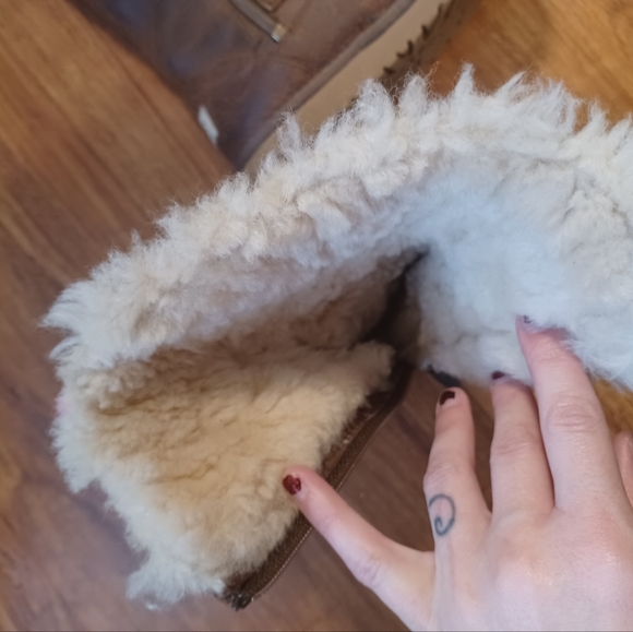 UGG Boots - Picture 4 of 5